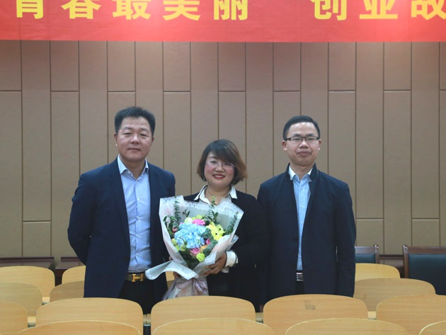 “不忘初心，載夢前行”人和集團(tuán)董事長及總裁受邀贛南師范大學(xué)做創(chuàng)業(yè)講座 